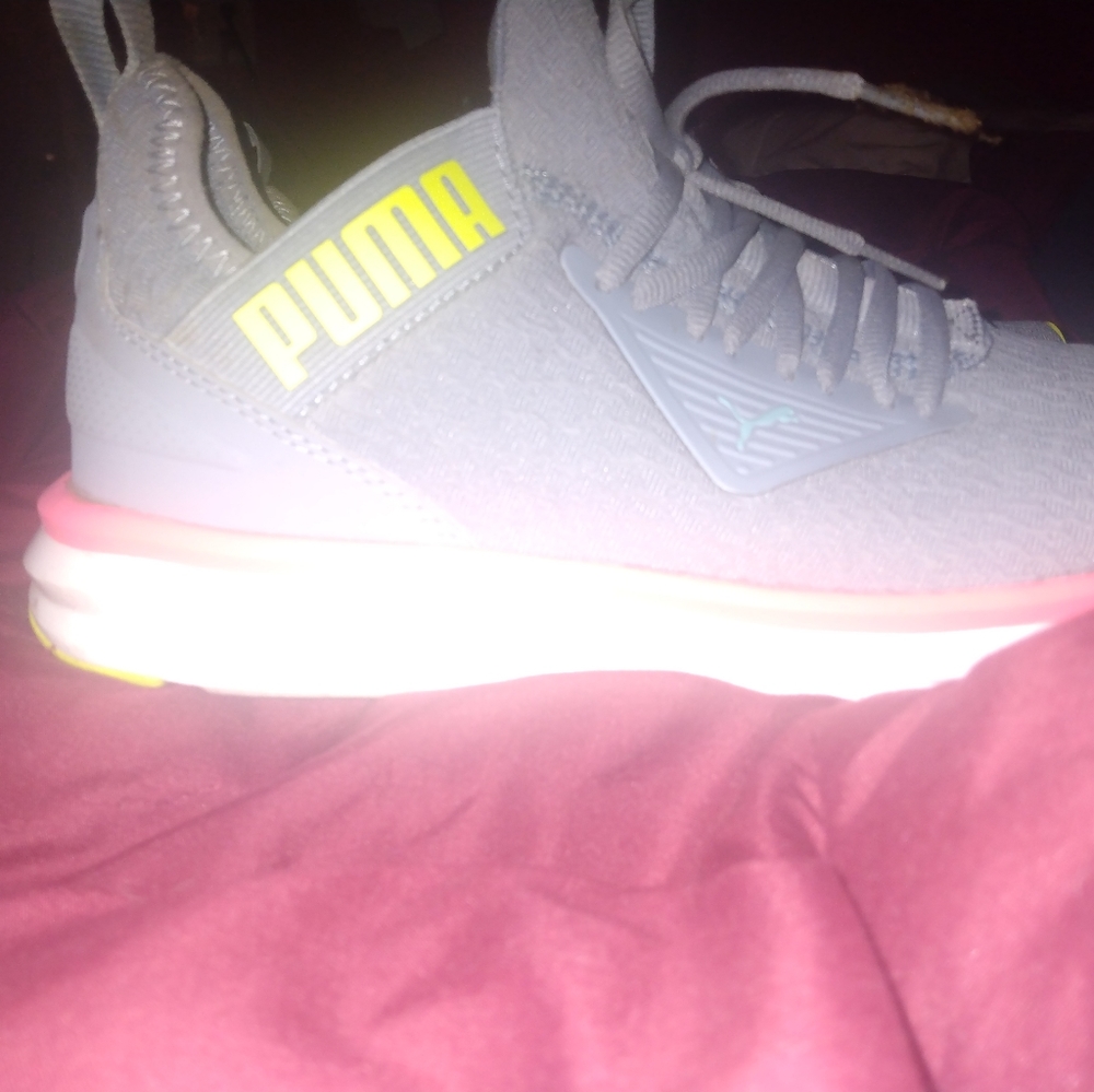 Women's puma sneakers size 8 1/2